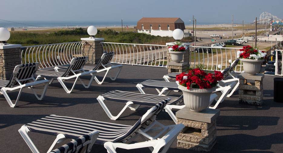 Pool and sun deck area